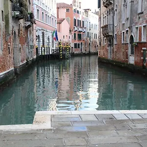 Casa Delle Gondole , Venice Italy
